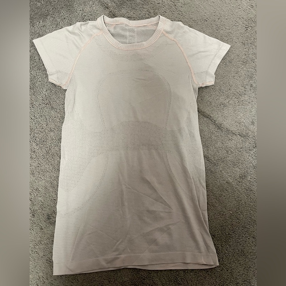 Light pink lululemon swiftly shirt. Size 4